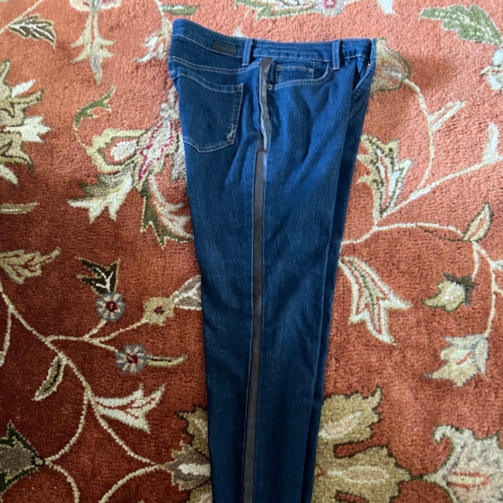 Jones New York Rivington Slim size 8 jeans with faux leather strip